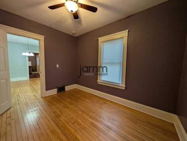 Building Photo - 1560 Coutant Ave