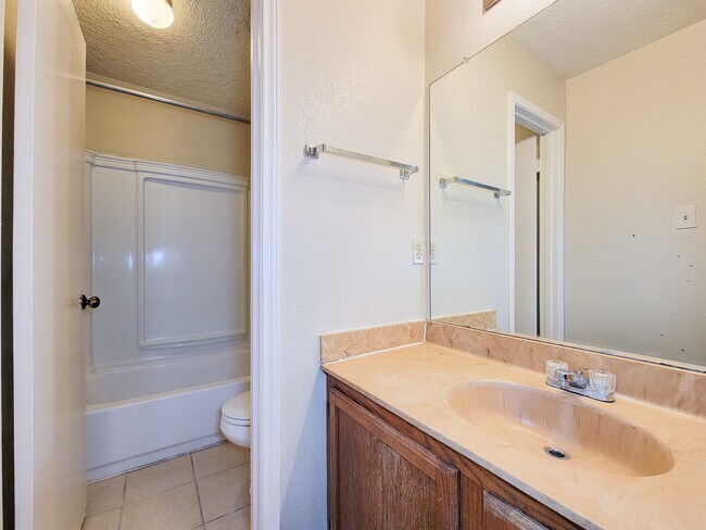 Building Photo - 10059 Emerald Creek Dr