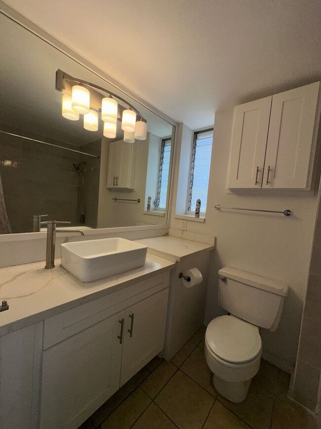 Building Photo - Makaha Surfside One Bedroom A building $16...