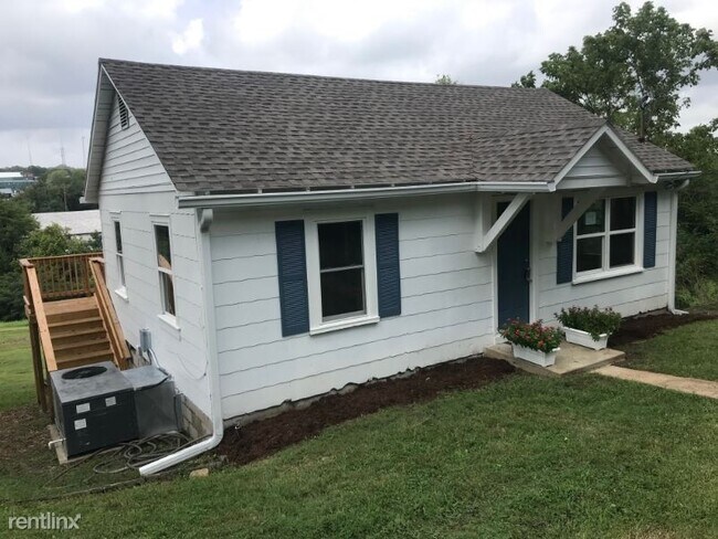 Primary Photo - 2 br, 1 bath House - 802 S Water St