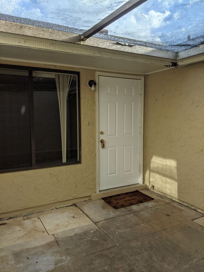 Building Photo - Oakwood Villas - Two Bedroom Two Bath Town...
