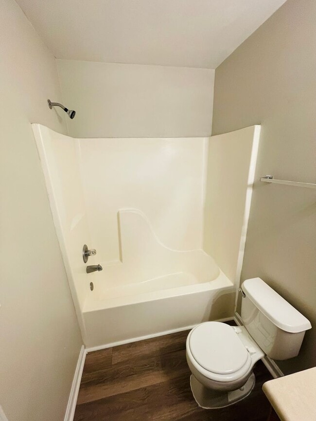 Building Photo - Townhouse off Hartsfield Road-$500 off first months rent!