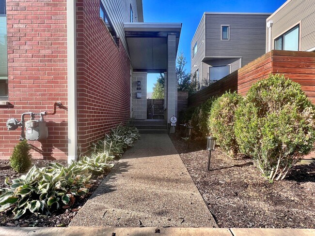 Building Photo - 130 Home St