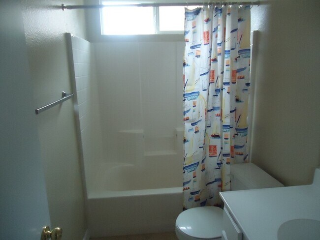 Building Photo - Huge 4 bedroom Masterpiece in the Terra Vista Community For Rent