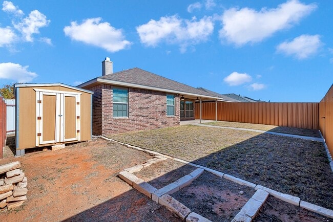 Building Photo - 410 E 97th St