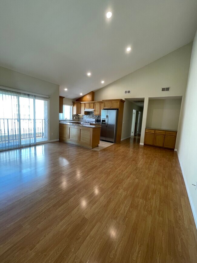 Building Photo - 13806 Vanowen St