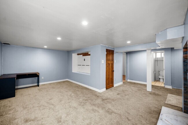 Building Photo - East Valley Home With Large Yard!