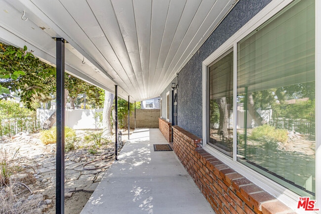 Building Photo - 1306 N Pass Ave