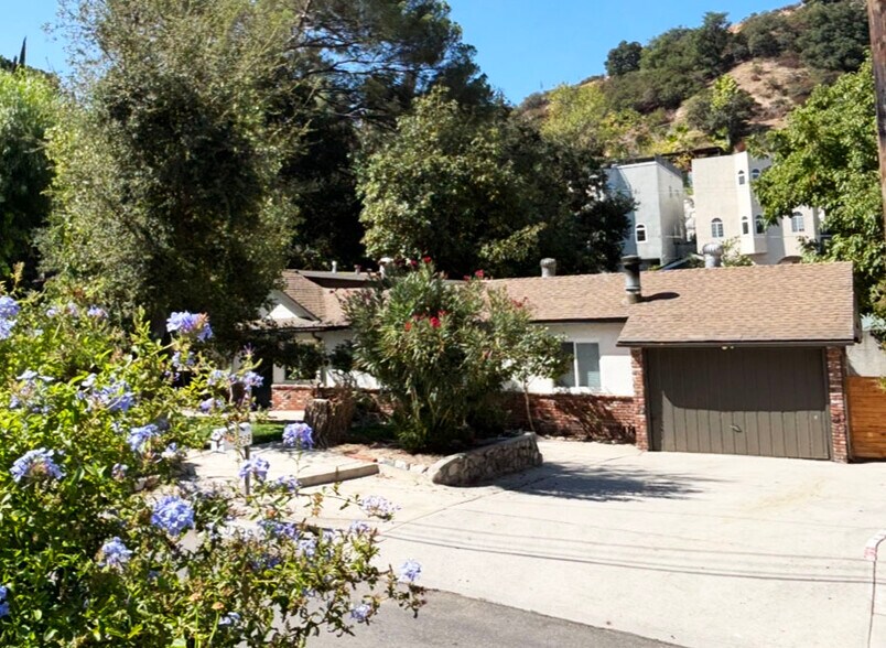 Building Photo - 9739 Pinewood Ave
