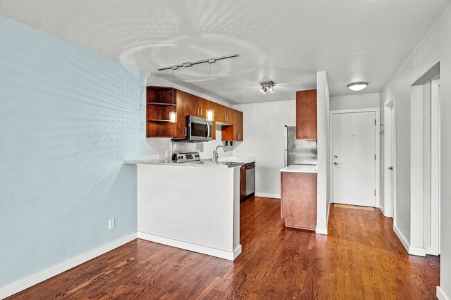 Building Photo - Downtown 1 Bedroom 1 Bath! Coming Soon!