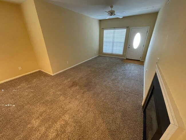 Building Photo - 2 Bed 2 Full Bath Condo w/ Garage For Rent