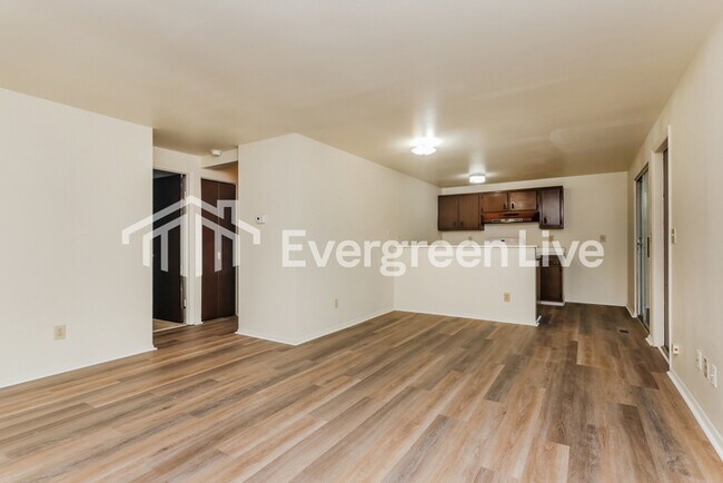 Building Photo - 5989 Chatsworth Dr