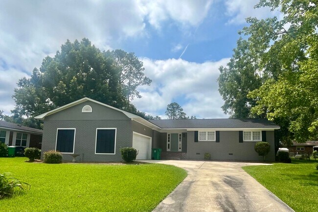 Primary Photo - 111 Fairway Dr