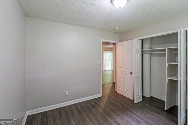 Building Photo - 7006 Knollwood Dr