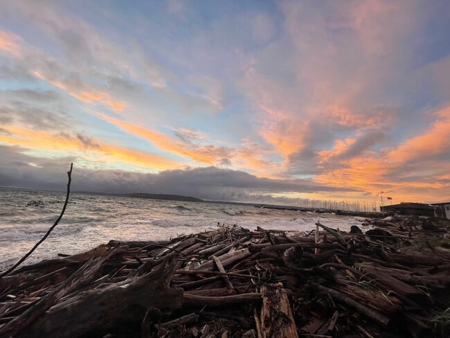 Building Photo - 22985 Marine View Dr S