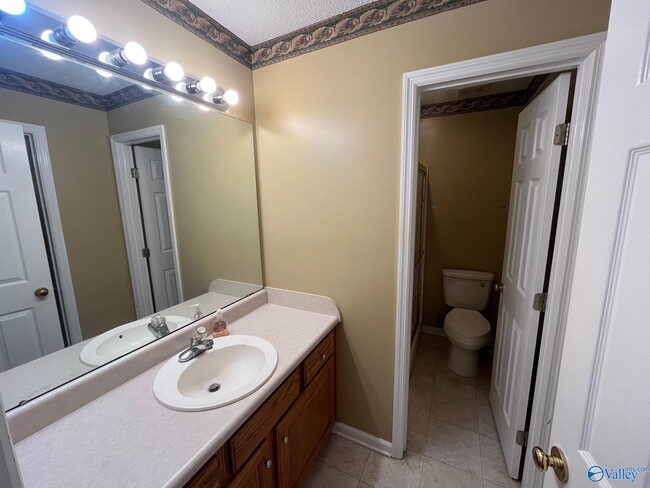 Building Photo - 3241 Fieldstone Dr SW