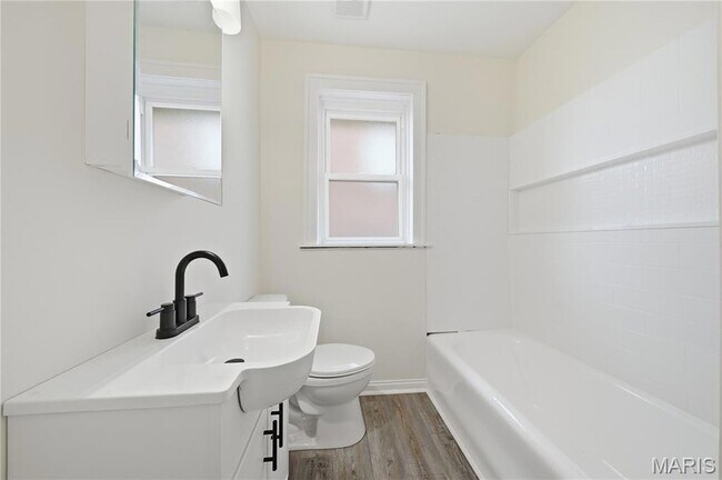 Building Photo - 5006 Queens Ave