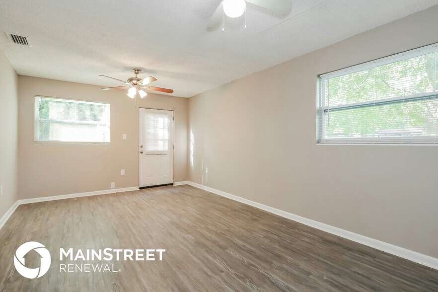 Building Photo - 6924 Clovis Rd