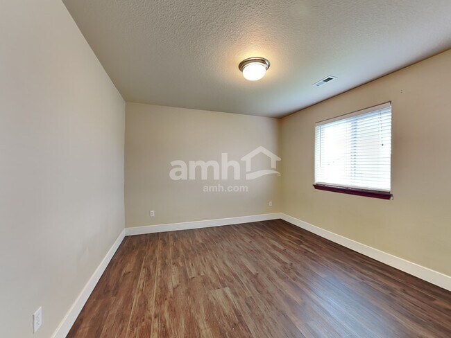 Building Photo - 1115 SE Rollins Ave