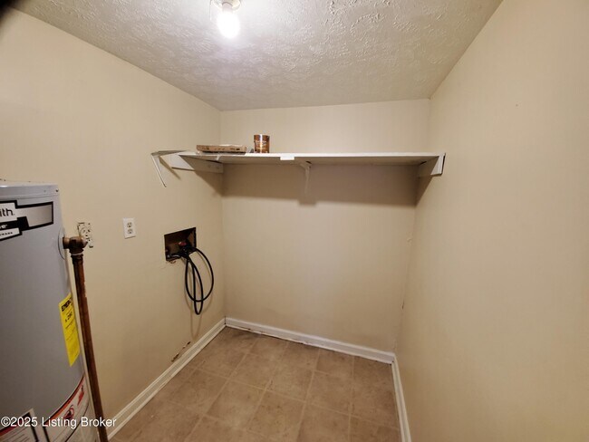Building Photo - 3217 Springfield Dr