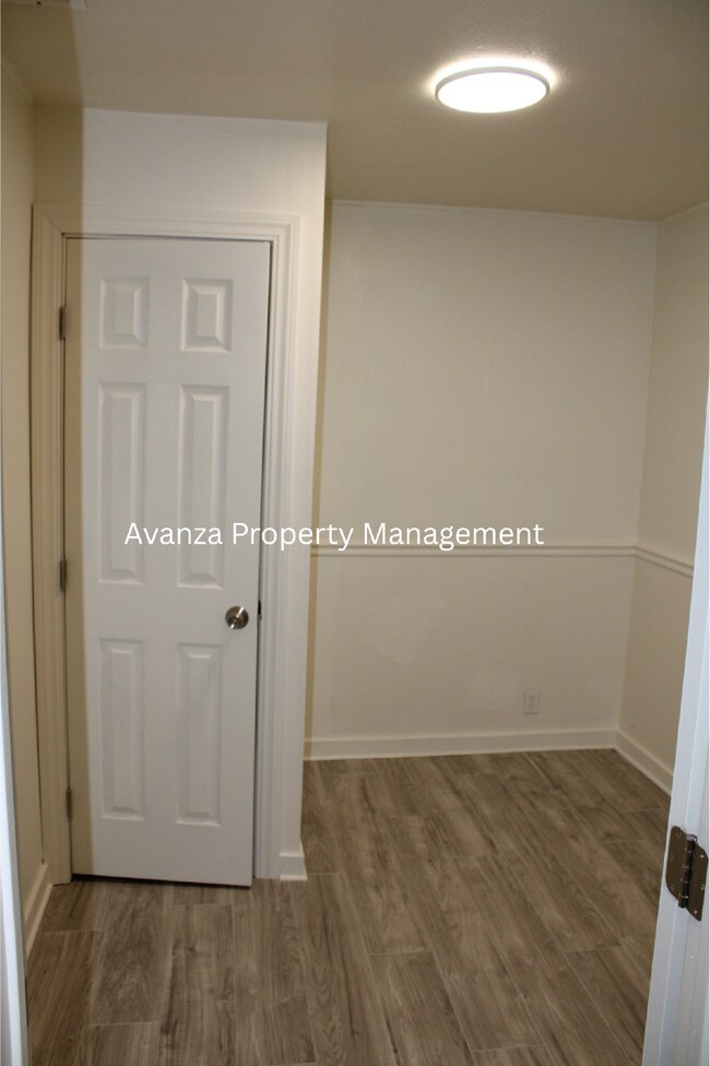 Building Photo - Fresno Mayfair District - 4 Bedroom Home  1 Year Lease