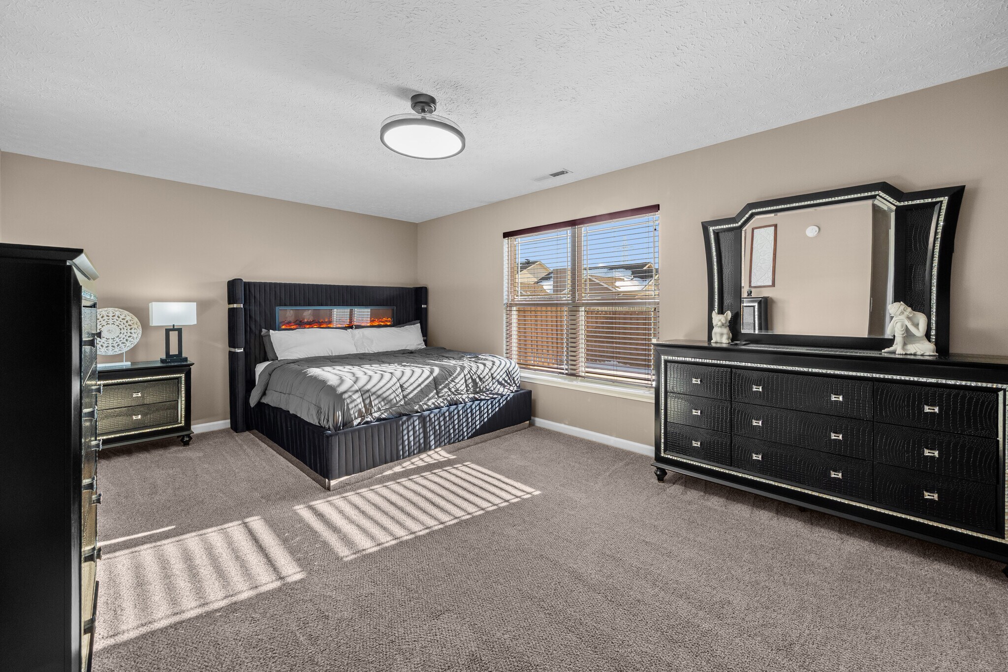 Building Photo - 25 Kettle Ct