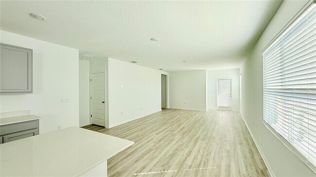 Building Photo - 2986 Waterlily Wy