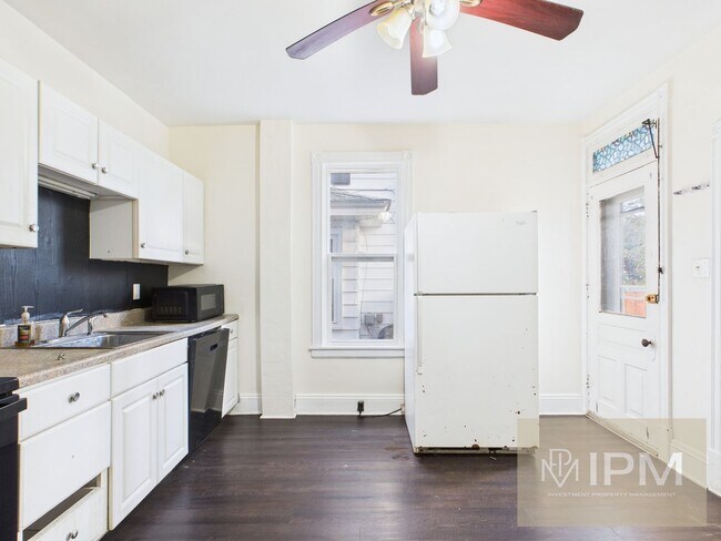 Building Photo - RENT SPECIAL! 1/2 FIRST MONTHS RENT IF DEPOSIT PLACED BY 3/31!