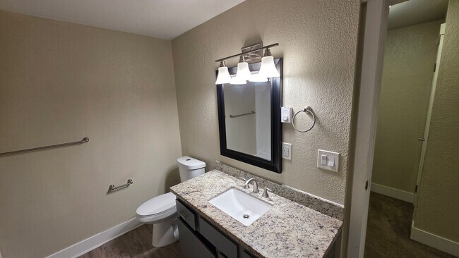 Building Photo - Open Concept Townhome with Balcony