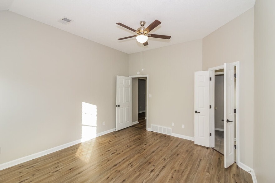 Building Photo - 1125 Red Fern Cir W