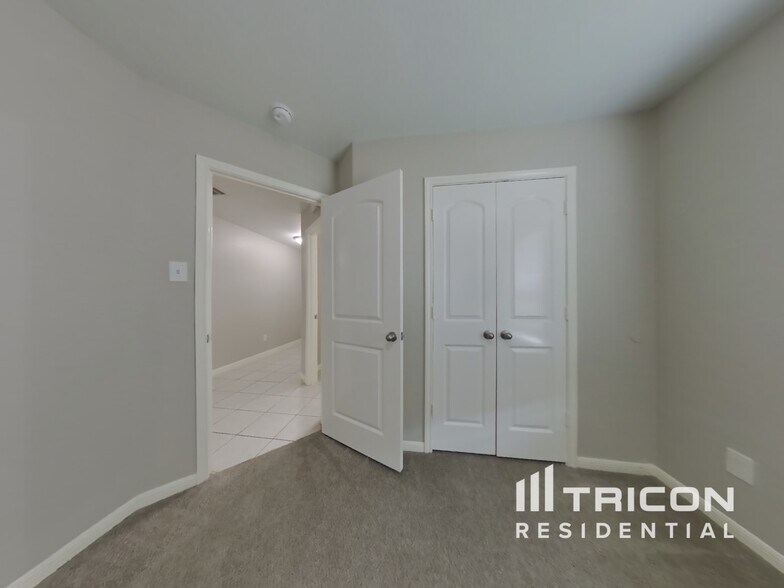 Building Photo - 904 American Monarch Dr