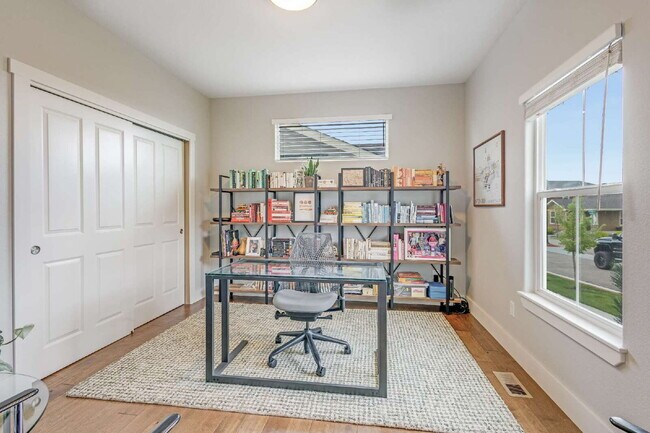 Building Photo - Beautiful mountain views from a Gold Hill Mesa corner lot with a hot tub!