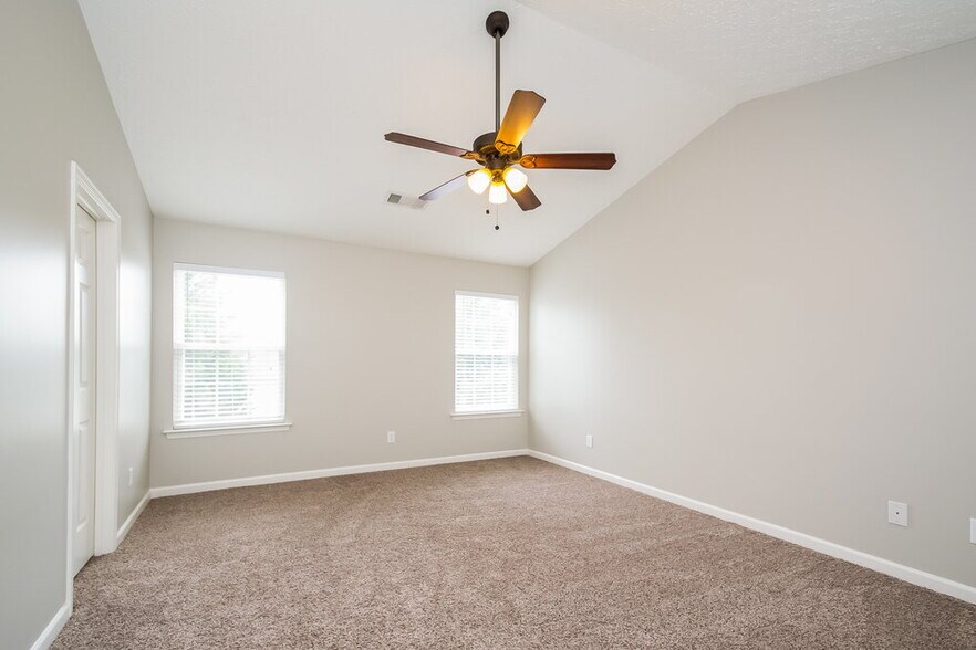 Building Photo - 241 Weatherstone Pointe Dr