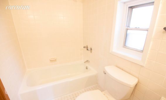 Building Photo - 305 W 90th St