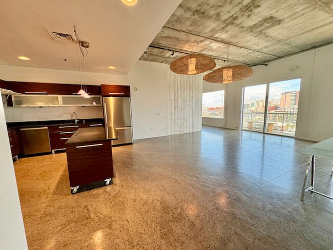 Building Photo - Gorgeous downtown loft at SoHo!