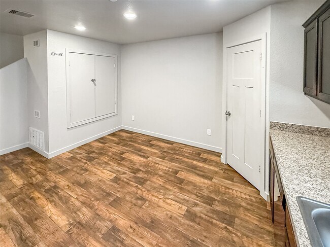 Building Photo - 10535 Mills Rd