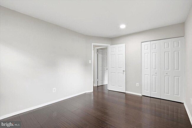 Building Photo - 131 Casmar St SE