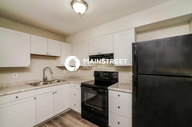Building Photo - 3 Bedroom Pet-Friendly Home in Louisville,...