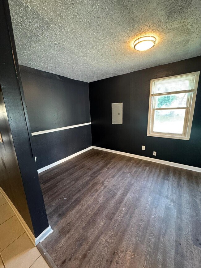 Building Photo - 1497 S McLean Blvd