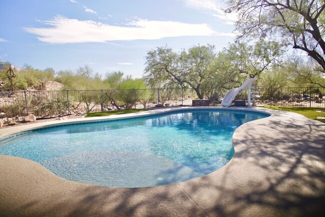 Building Photo - 4 Bedroom Furnished in Catalina Foothills with Pool