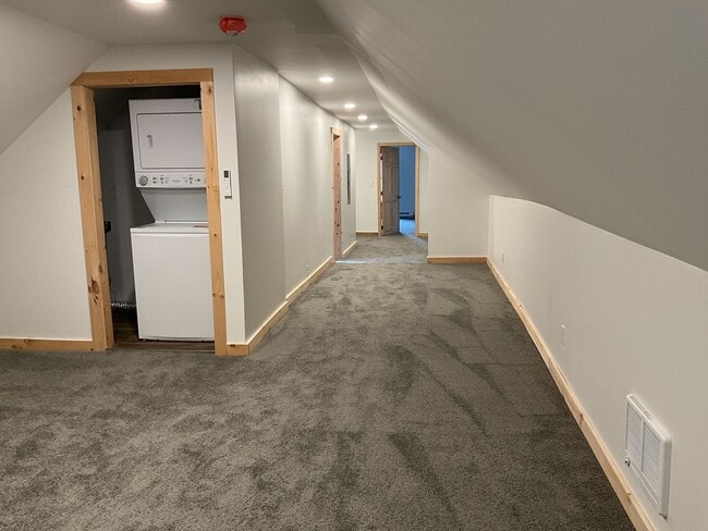 Building Photo - 8 Woodland Ct