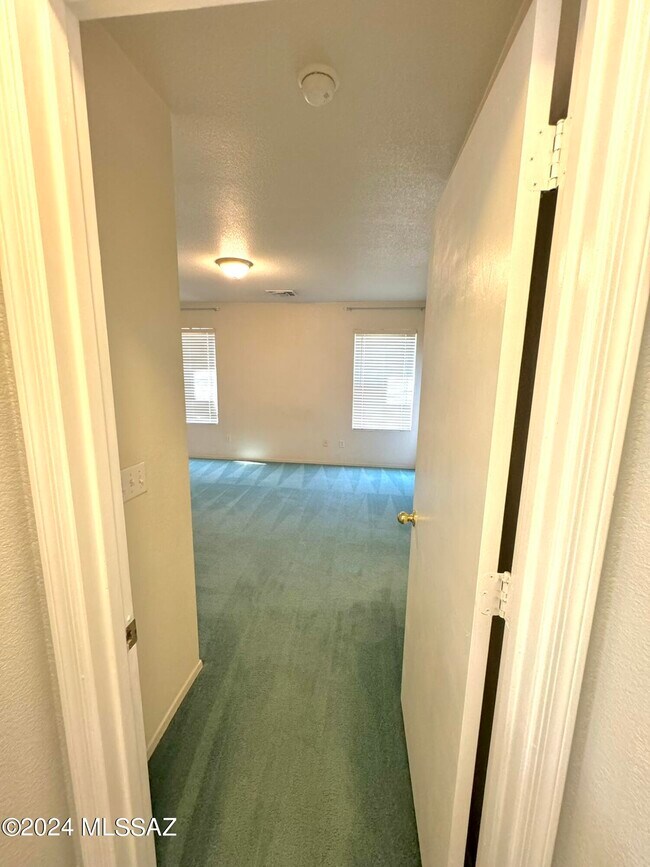 Building Photo - 7846 E Rooner Dr