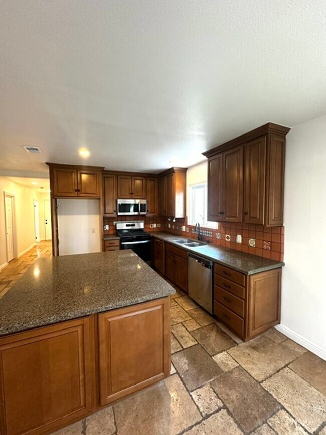 Building Photo - 436 S Seaward Ave