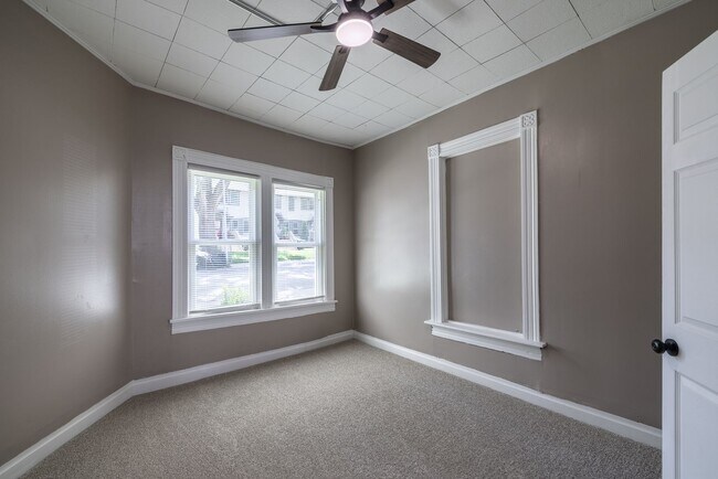 Building Photo - 5 Bedroom 2.5 Bath Midtown Home