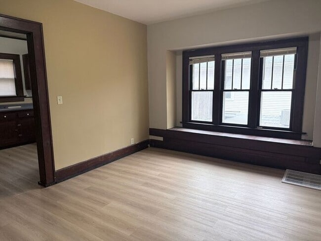Building Photo - Ready, Set, Move – Unmatched Rental Deal!