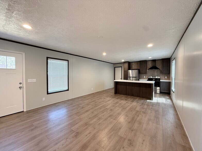 Building Photo - 135 Prairie Dr