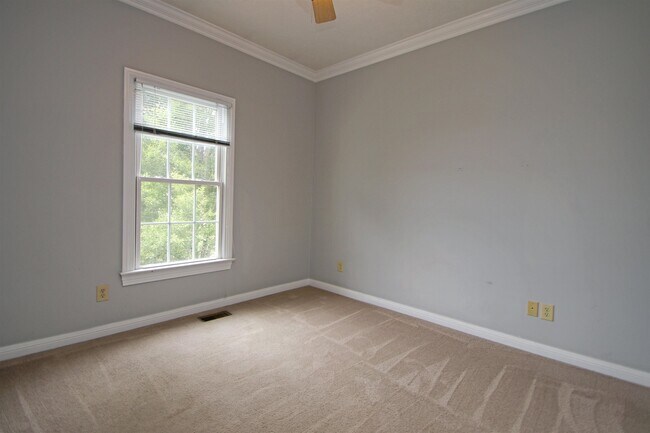 Building Photo - 155 Chelsea Cir