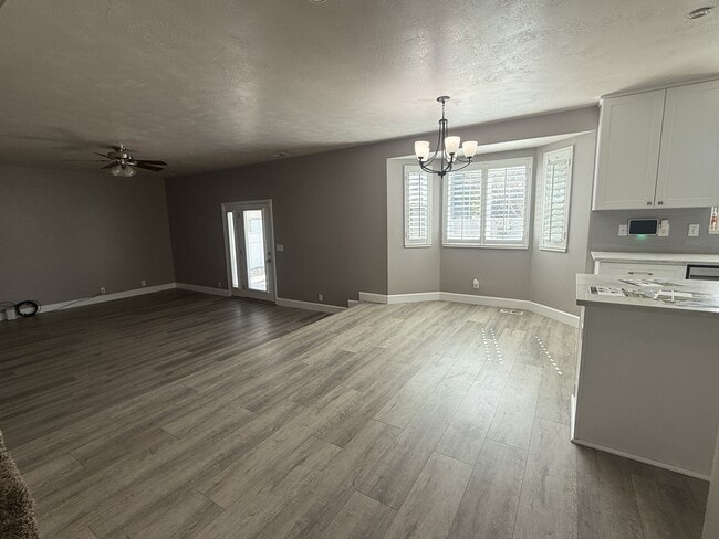Building Photo - 137 Stern Ct