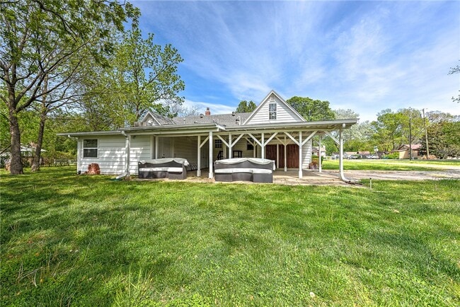 Building Photo - 801 NW C St