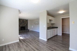 Building Photo - 6809 W Kennewick Ave